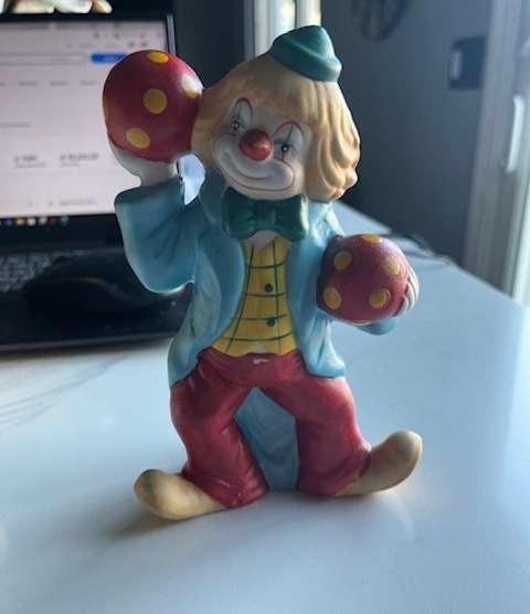 Vintage 1986 Enesco Hand Painted Porcelain Clown Figurine Balls 6.5 Collectable