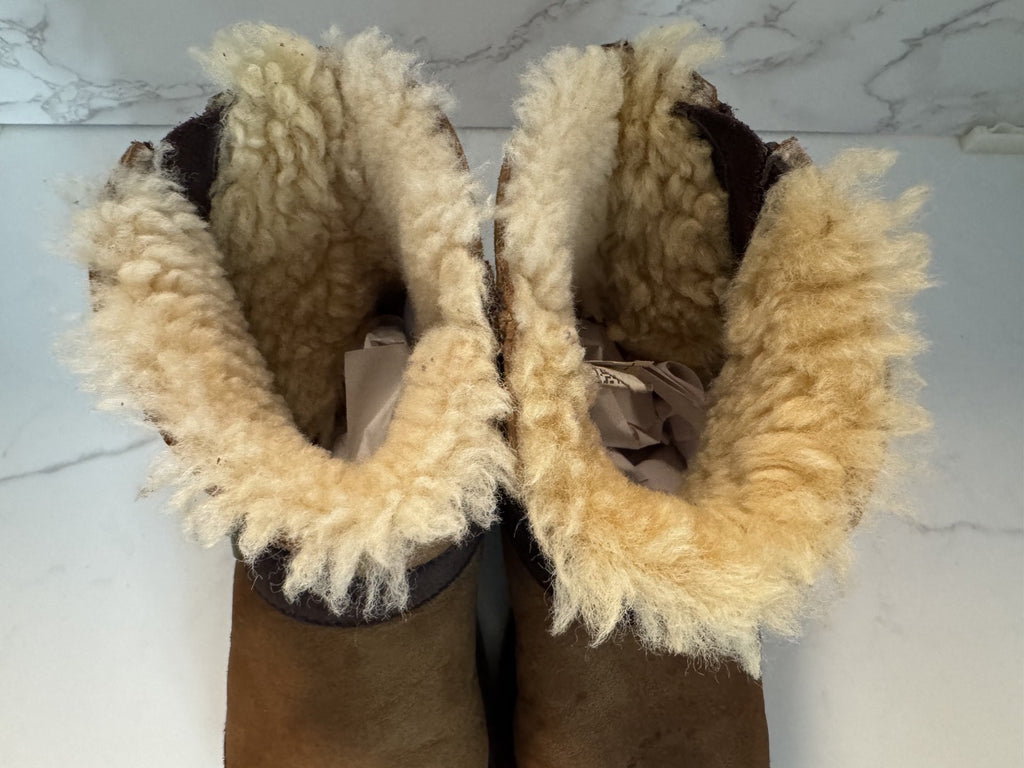 UGG Australia Youth BLAISE Sort Brown Suede ZIP BOOT, Used Size 1, Pre-owned