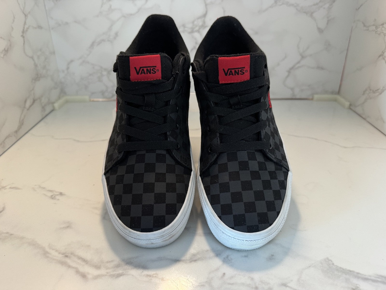 Van Seldan Black & Red Checkerboard Skateboard Shoes Size Youth 7, Pre-owned