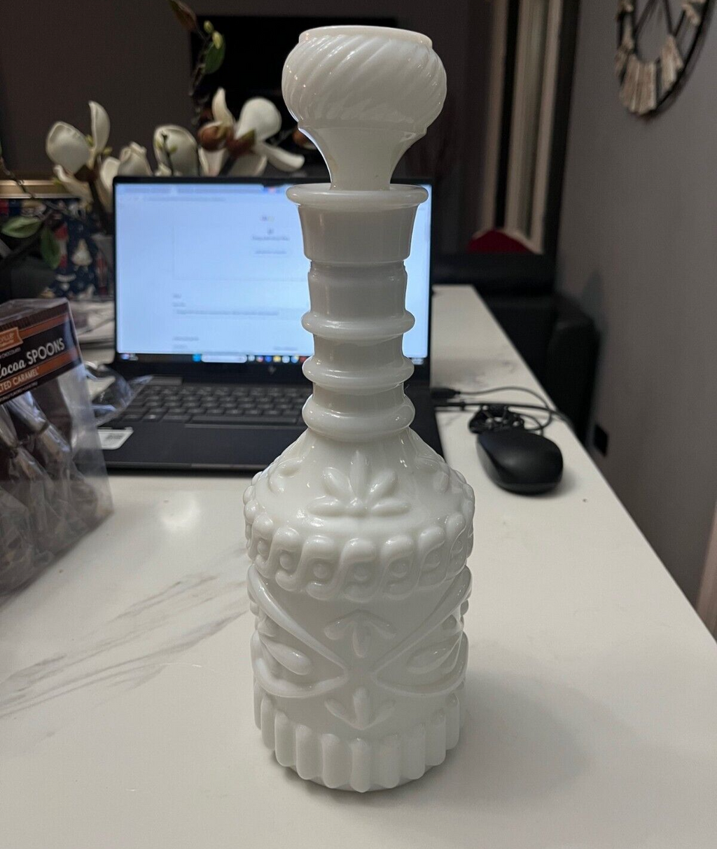 Vintage 1969 Jim Beam Kentucky Derby  Whisky Empty Milk Glass Decanter
