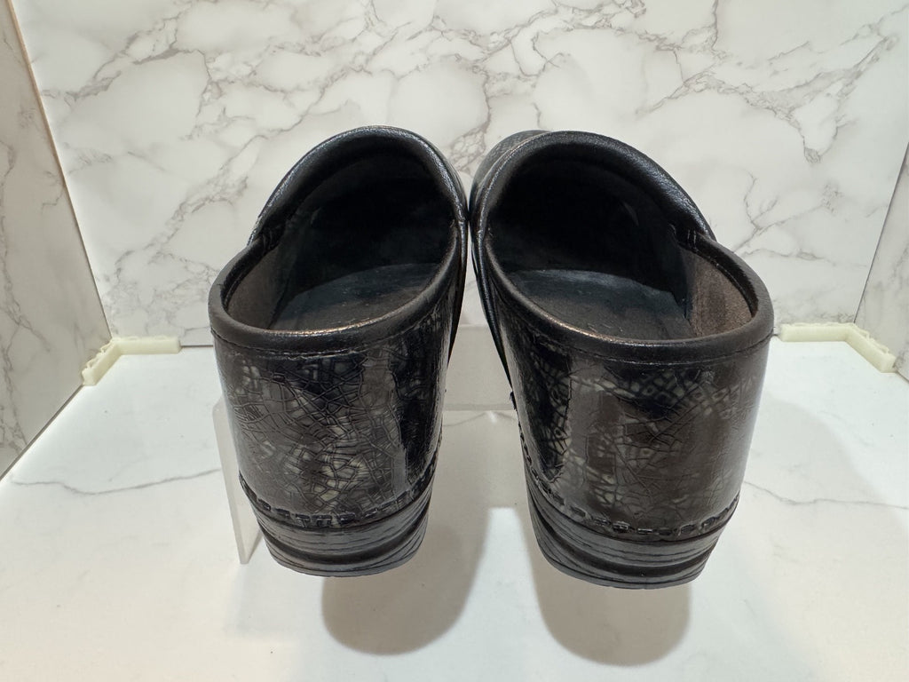 Dansko XP Pro Womens Clogs Leather, Size 39, 8.5-9 US, Pre-owned, Excellent Cond