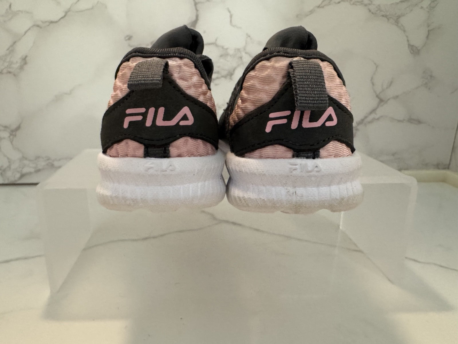 Fila Girls Grey Pink Sneakers Athletic Shoes Size 6T, Pre-owned, Excellent Condi