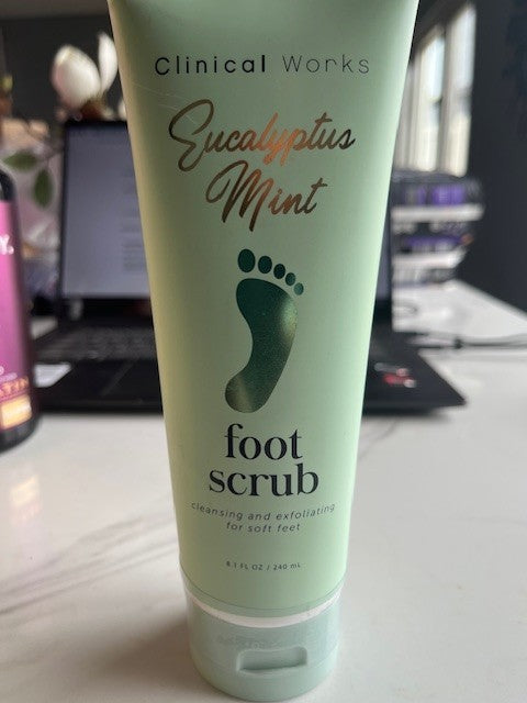 Clinical Works Eucalyptus Mint Exfoliating Foot Scrub 4 Soft Feet 08/26 SEALED