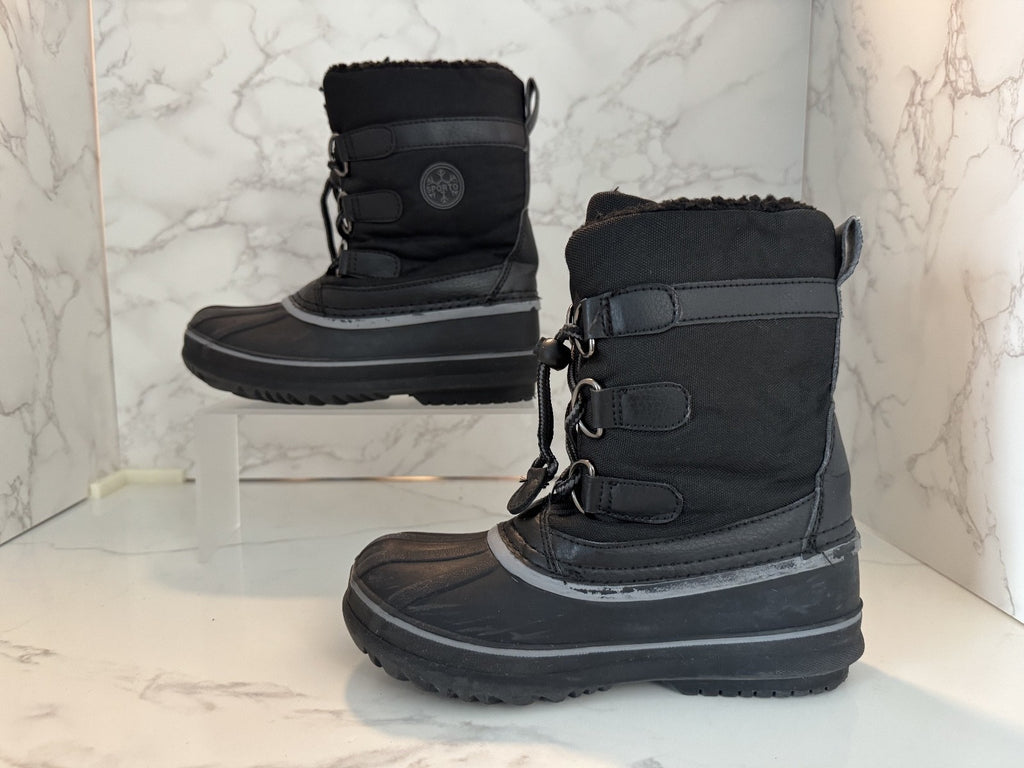 SPORTO Snow Boots Size 2 Youth  Winter Fleece Lined Black/Gray, Pre-owned, Great