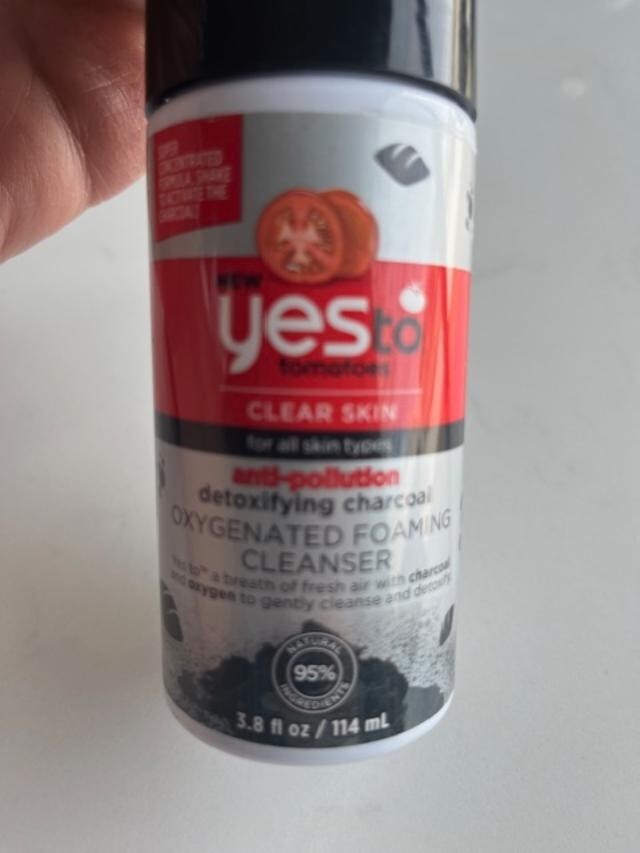 Yes To Tomatoes Clear Skin Detoxifying Charcoal Oxygen Foaming Cleanser, 3.8 oz