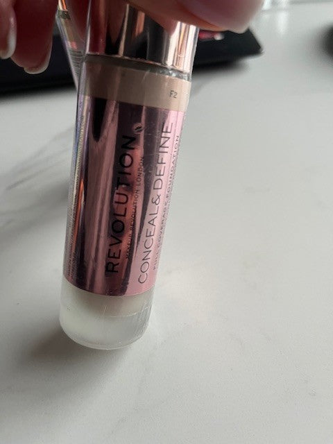 2x Revolution Conceal & Define Concealer F2 Light W/Neutral Undertones Sealed