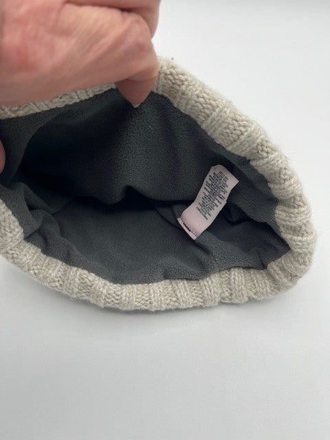 Under Armour Women's Knit Beanie Hat Cable Knit Gray OSFA Fleece Lined Pre-own