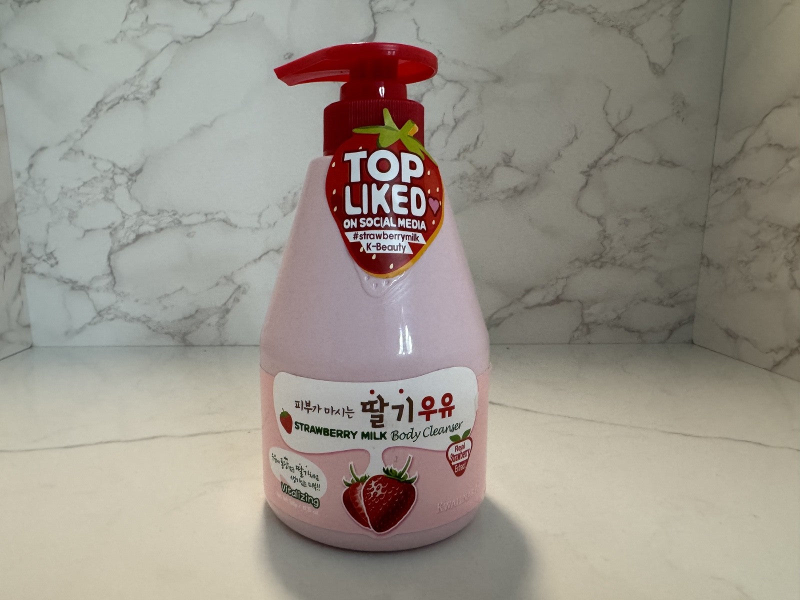 Kwailnara Welcos Strawberry Milk Body Cleanser, K-Beauty, 560mL/ 19.7 Oz. NEW