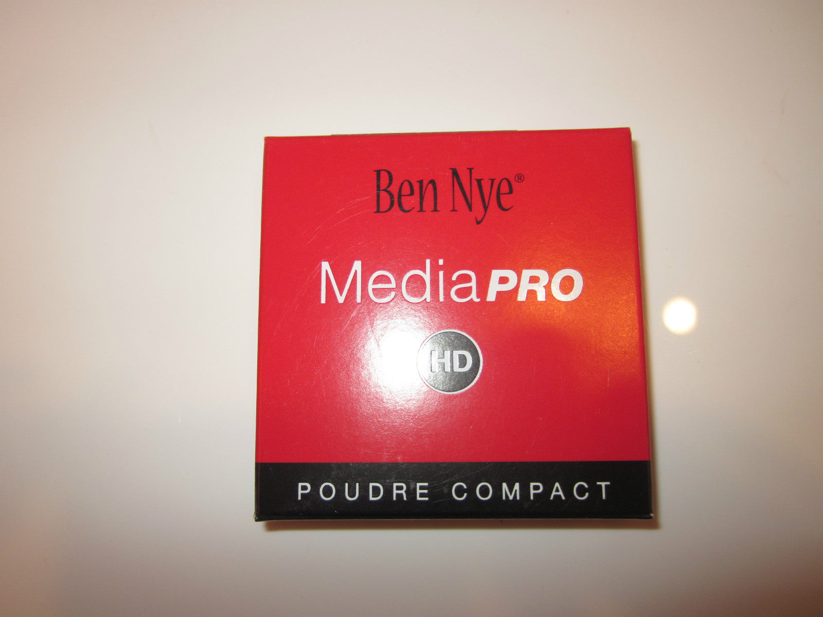 New Ben Nye Banana Powder Compact W/Brush Luxury Face Makeup Kim Kardashian
