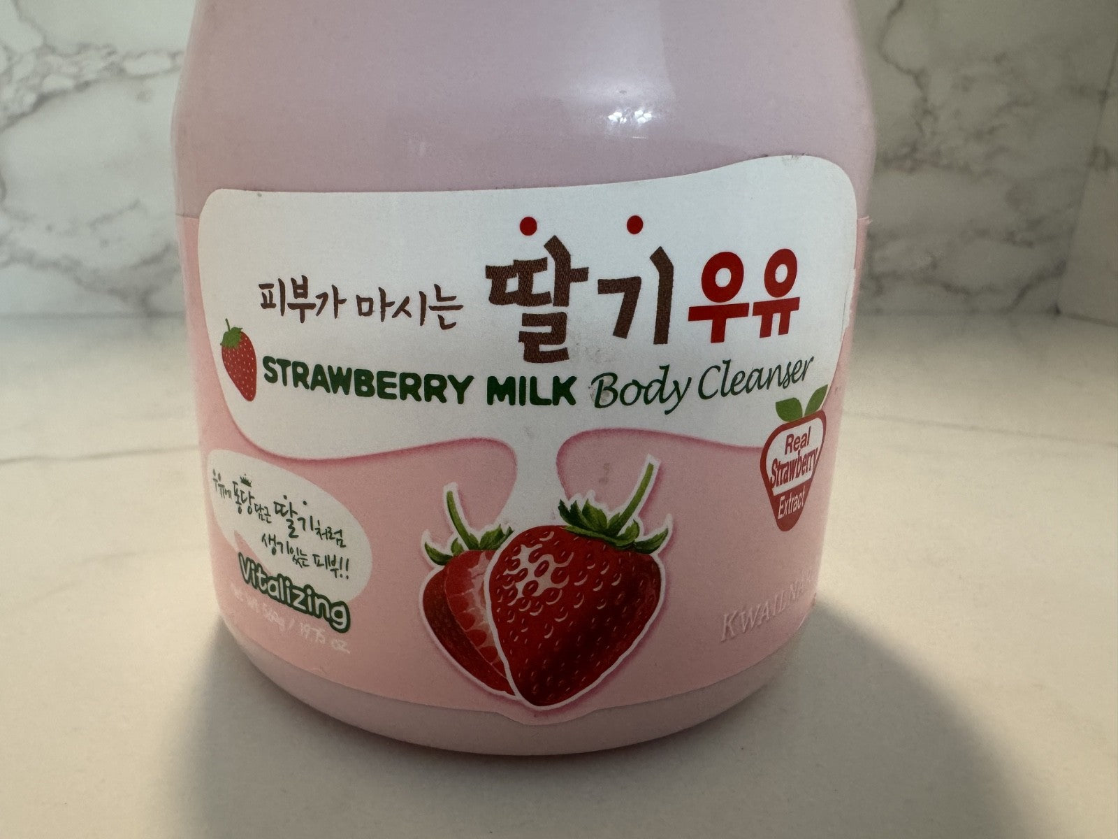 Kwailnara Welcos Strawberry Milk Body Cleanser, K-Beauty, 560mL/ 19.7 Oz. NEW