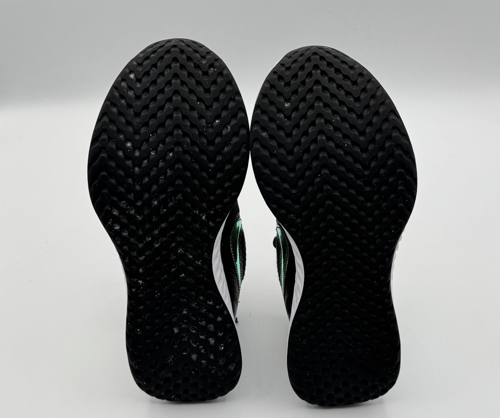 Nike Revolution, Black Iridescent Lightweight Running Sneakers Youth 5.5 Pre-own