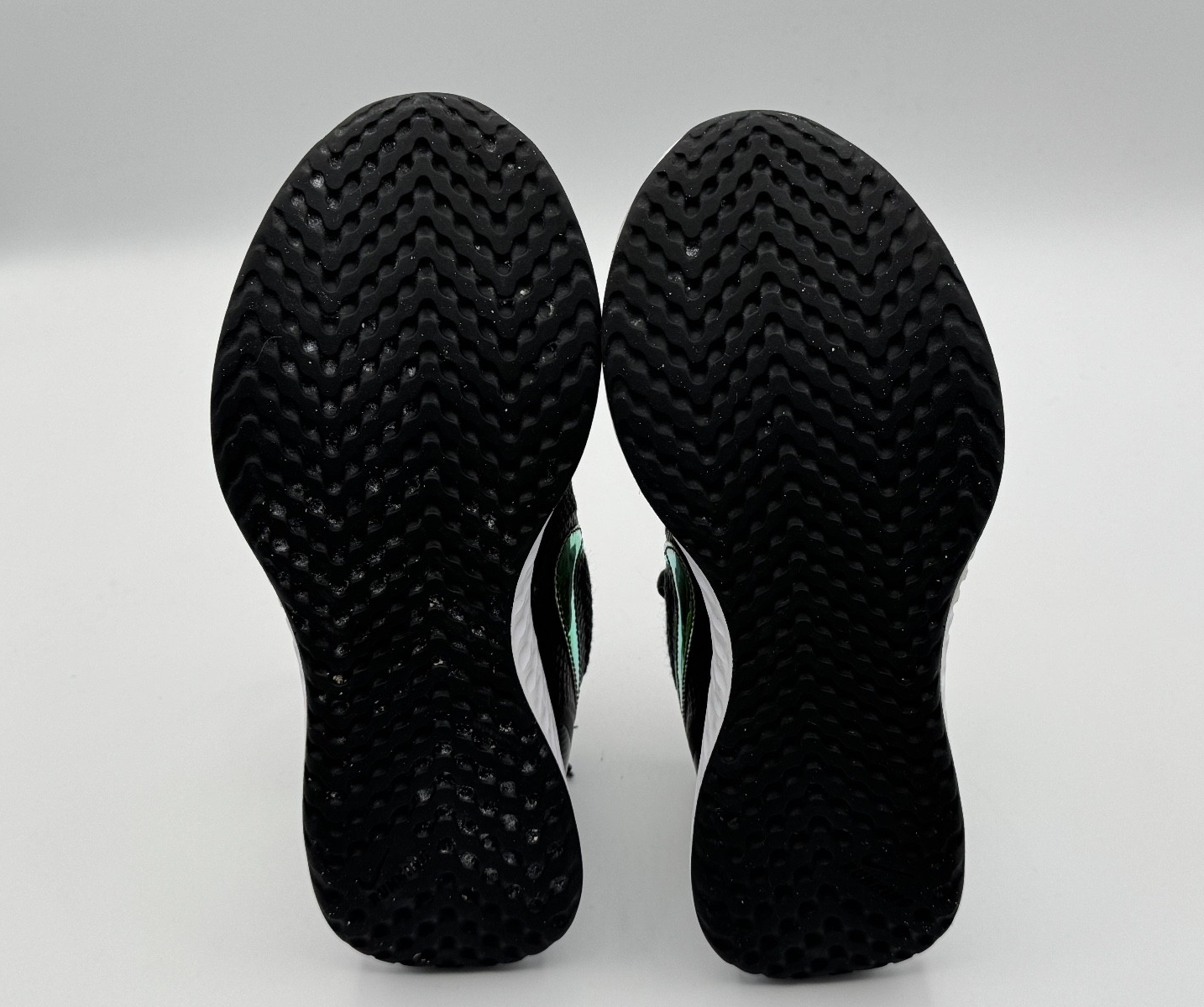 Nike Revolution, Black Iridescent Lightweight Running Sneakers Youth 5.5 Pre-own