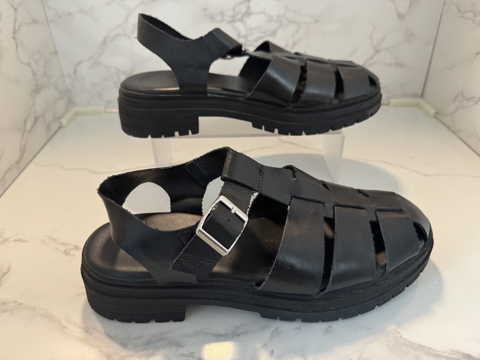 Old Navy Sandals Womens Size 10 Black Leather Chunky Fisherman Lug Strap Buckle