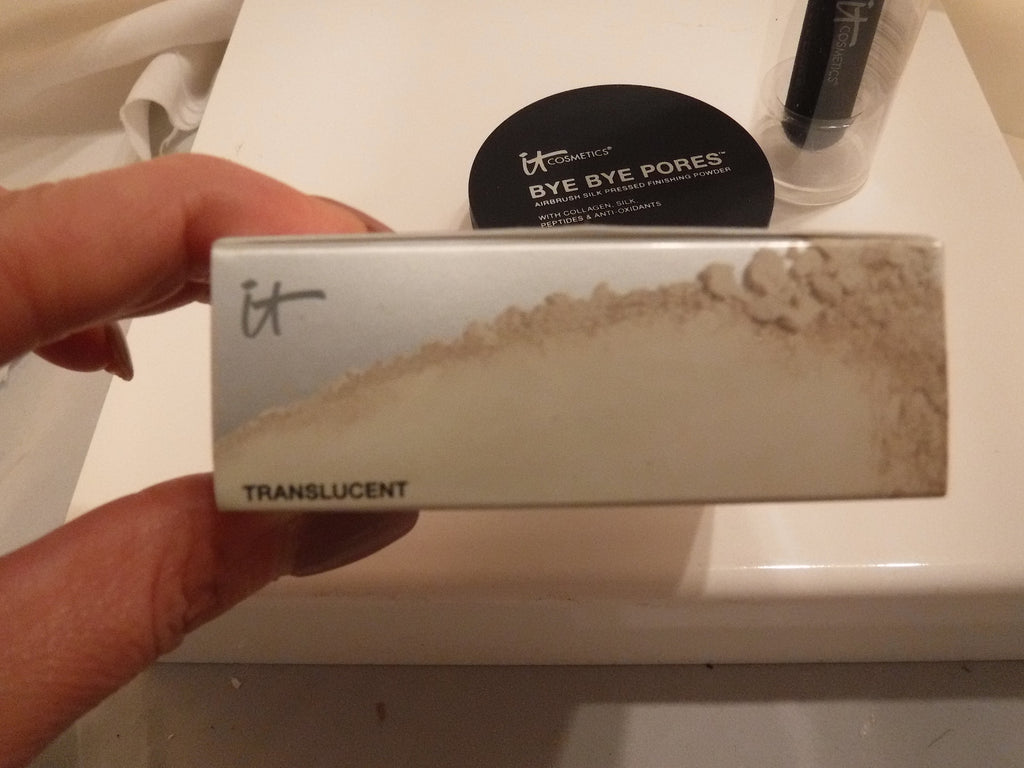 IT COSMETICS BYE BYE PORES PRESSED POWDER COMPACT & LUXE BALL BRUSH #8 NIB