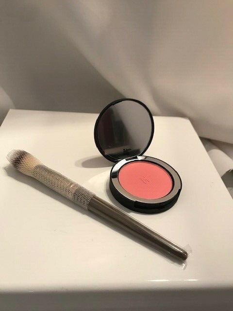 It Cosmetics Bye Bye Pores Poreless Je Ne Sais Quoi Brightening Blush+Brush NIB