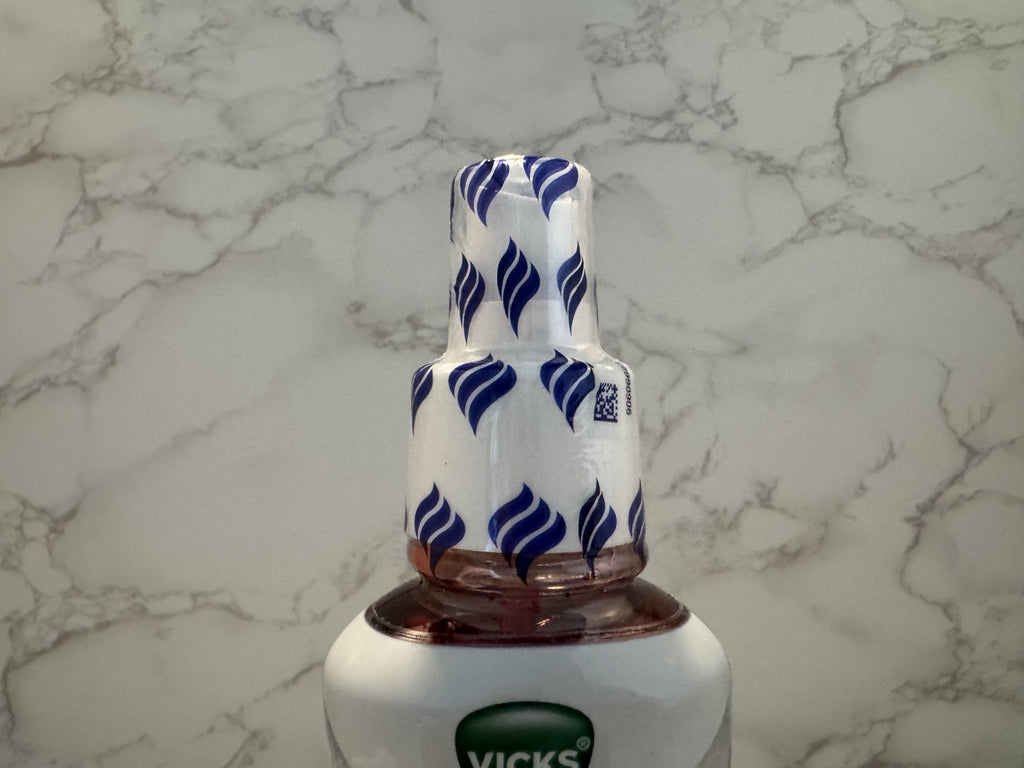 Vicks VapoCool Sore Throat Cooling + Numbing Spray Cherry Berry Freeze Exp 1/27