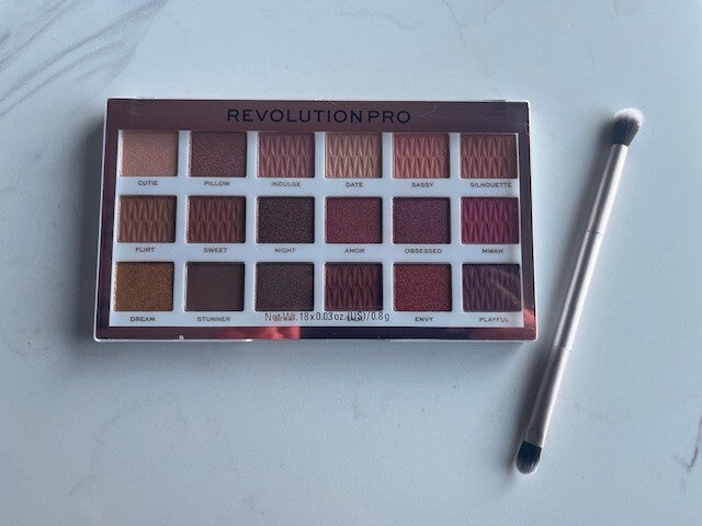 Makeup Revolution London 18 Color Eyeshadow Palette Regeneration Stripped +Brush