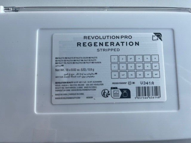 Makeup Revolution London 18 Color Eyeshadow Palette Regeneration Stripped +Brush