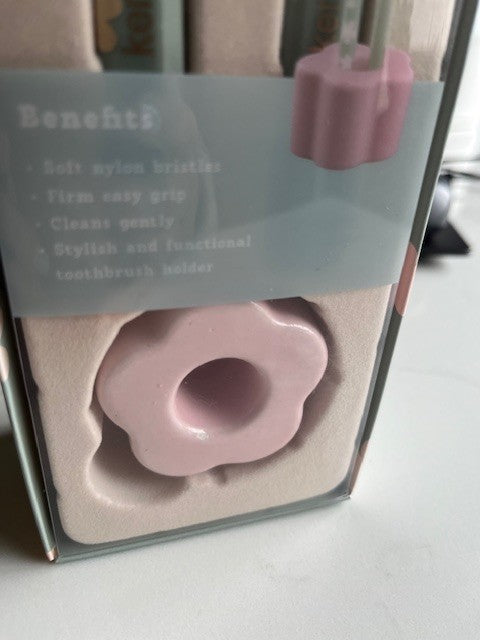 KENSIE 3 Piece Toothbrushes & Daisy Holder Set-Ultra Soft, Pink/Green SEALED NIB