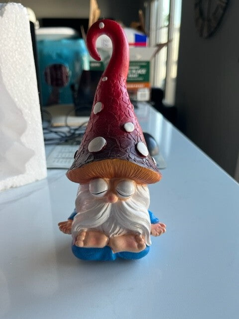 VVgifts Gnome Figurines Decor Gnome Sculpture Statue Home/Office 7 1/2 in-NIB