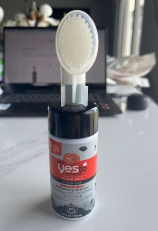 Yes To Tomatoes Clear Skin Detoxifying Charcoal Oxygen Foaming Cleanser, 3.8 oz