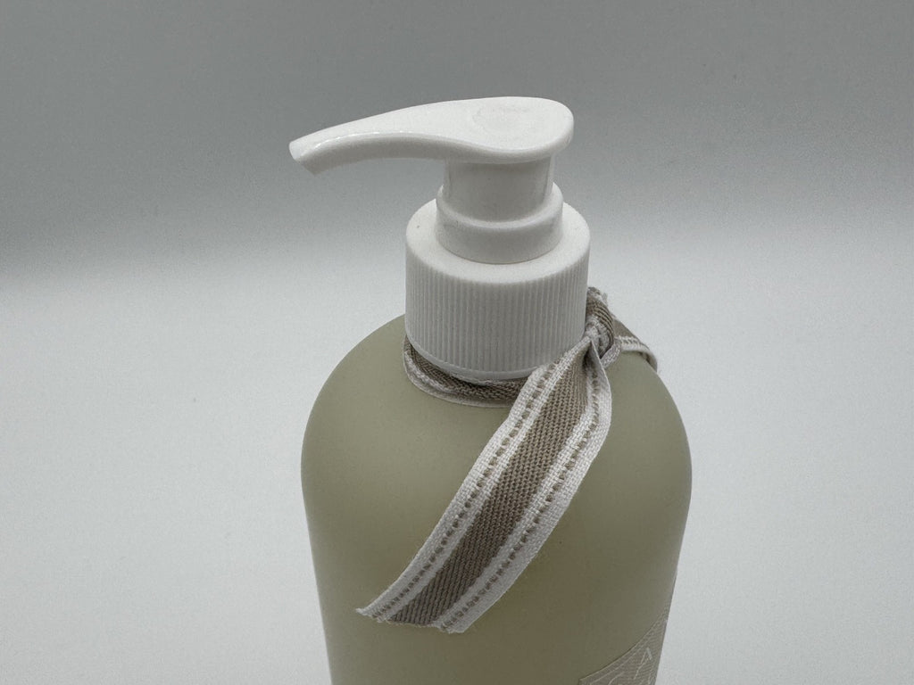 Sand & Fog Scented Vanilla Coconut Liquid Hand Soap, New Exp. 2028