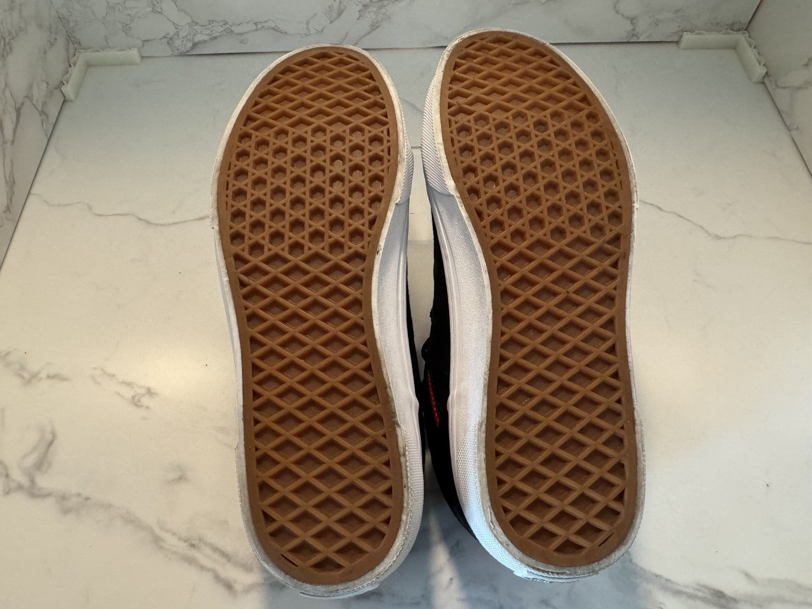 Van Seldan Black & Red Checkerboard Skateboard Shoes Size Youth 7, Pre-owned