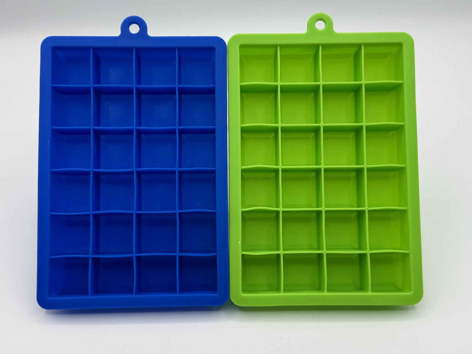 2 pk. Soft Silicone Ice cube Tray with PP Lid, BPA free 36 Cubes ea. GR/BL NEW