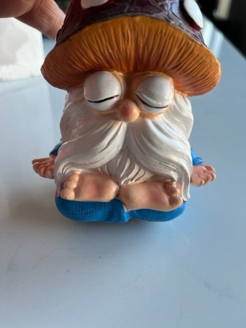VVgifts Gnome Figurines Decor Gnome Sculpture Statue Home/Office 7 1/2 in-NIB