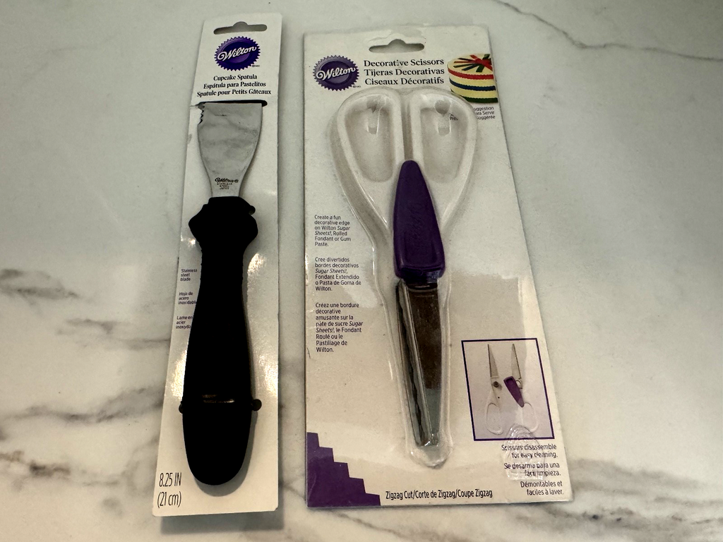 2PC Set, Wilton Cake Scissors & Cupcake Spatula, Cake, Cookie Decorating, NEW