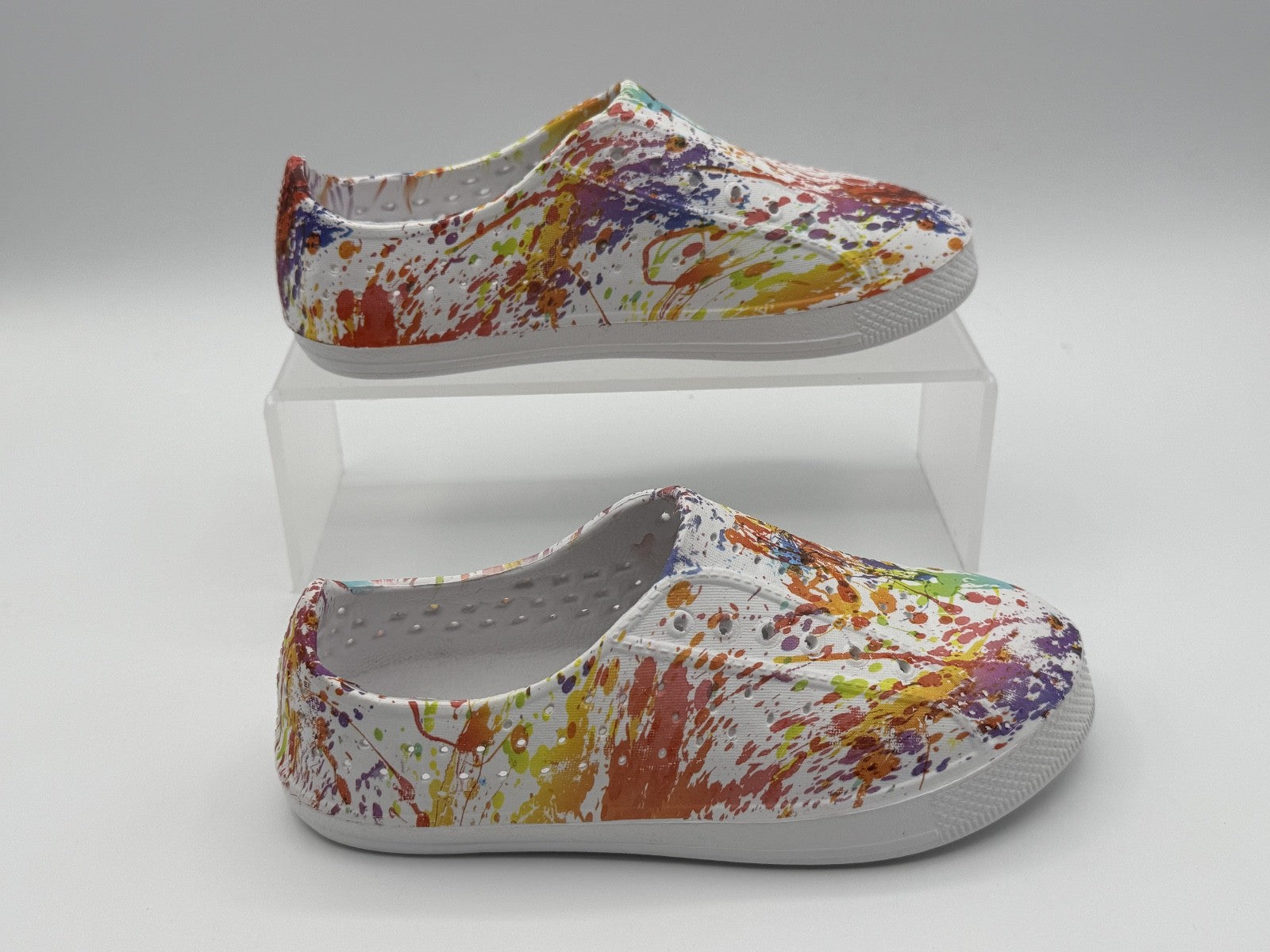 Bebe Water Shoes Rainbow Paint Splatter Girls Size 11-12, Beach, Pool Shoes NWOT