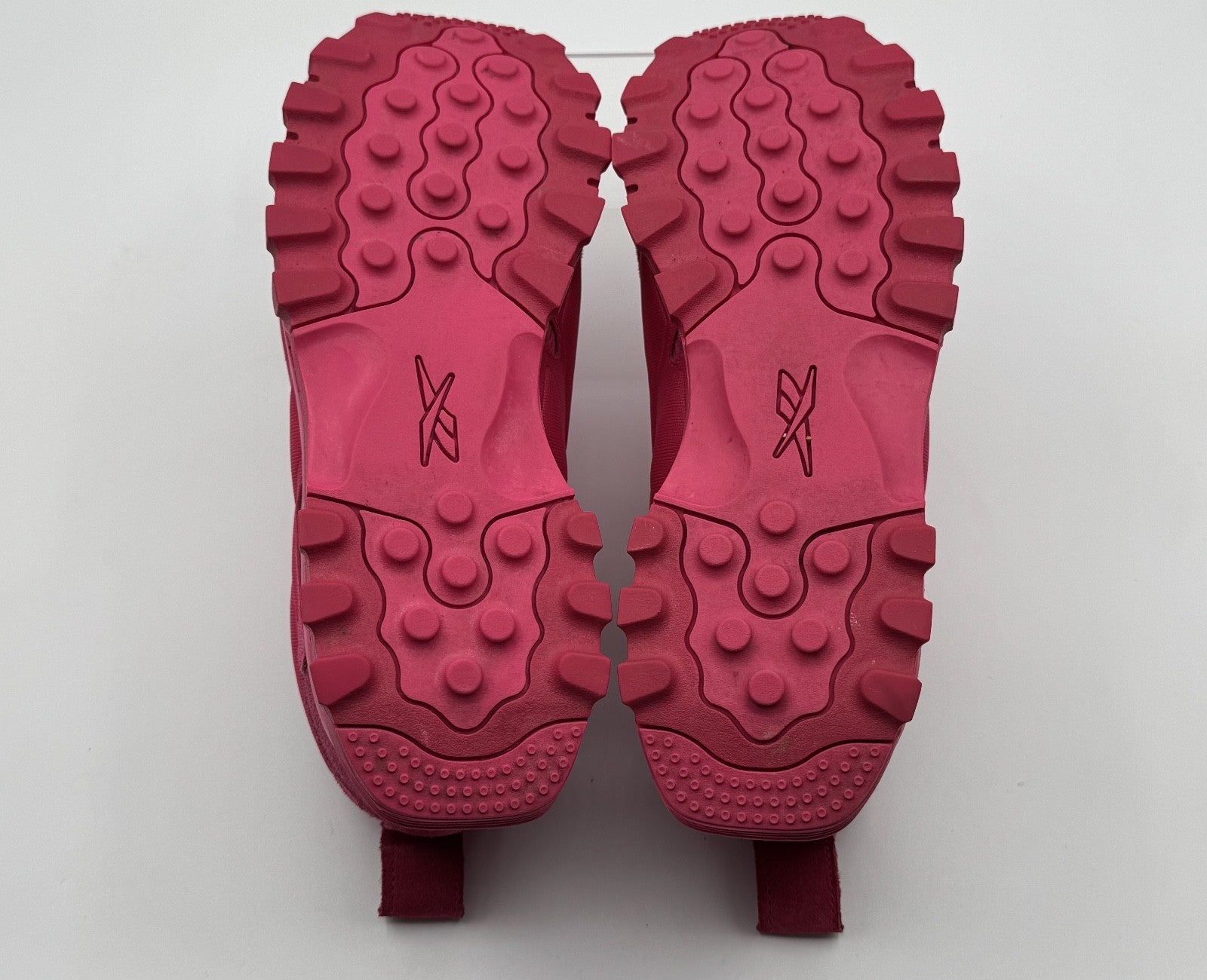 Reebok x Cardi B Classic Leather v2 Shoes Womens Size 8.5 Pink Athletic Trainers