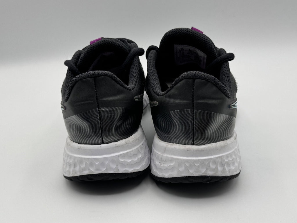 Nike Revolution, Black Iridescent Lightweight Running Sneakers Youth 5.5 Pre-own
