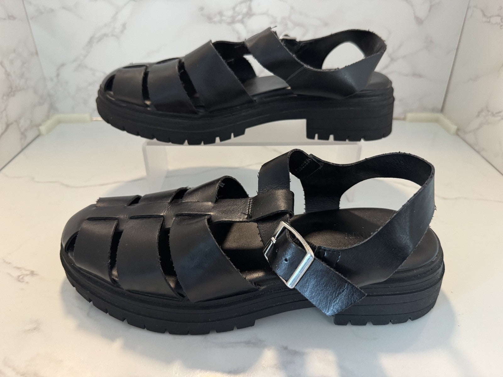 Old Navy Sandals Womens Size 10 Black Leather Chunky Fisherman Lug Strap Buckle