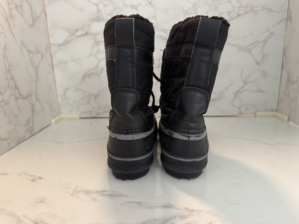 SPORTO Snow Boots Size 2 Youth  Winter Fleece Lined Black/Gray, Pre-owned, Great