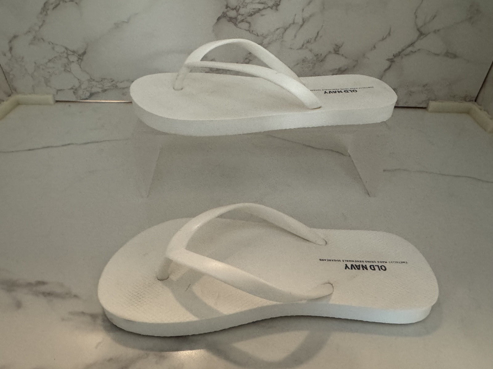 2 Pairs, Old Navy Flip flop Pink & White, Size 1-2 Pre-owned, Excellent Conditio