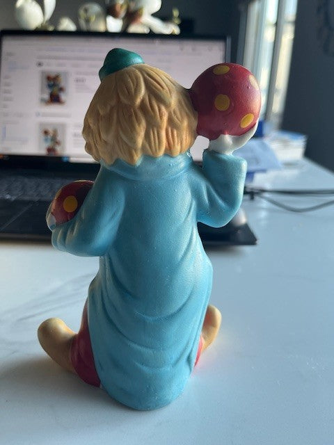 Vintage 1986 Enesco Hand Painted Porcelain Clown Figurine Balls 6.5 Collectable