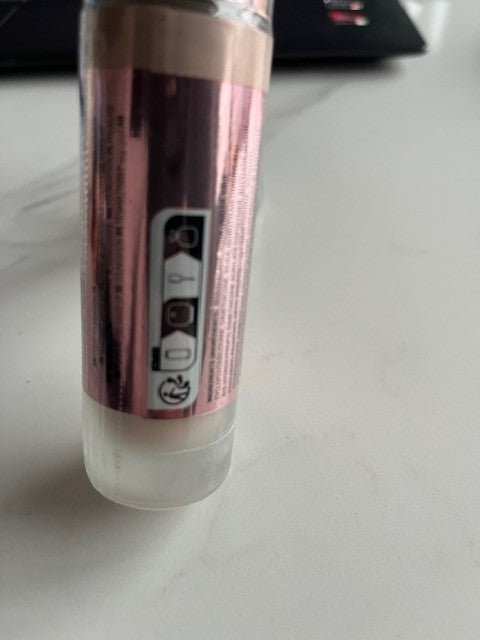 2x Revolution Conceal & Define Concealer F2 Light W/Neutral Undertones Sealed