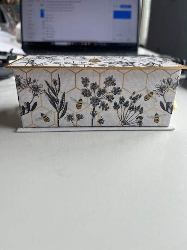PUNCH STUDIO BEE THE GIFTED LINE MUSIC BOX WITH VERBENA SOAP BAR BEETHOVEN 4oz