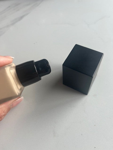 Ellen Tracy Radiant Weightless Foundation "Golden Beige" 1.8 oz Natural DEWY NIB
