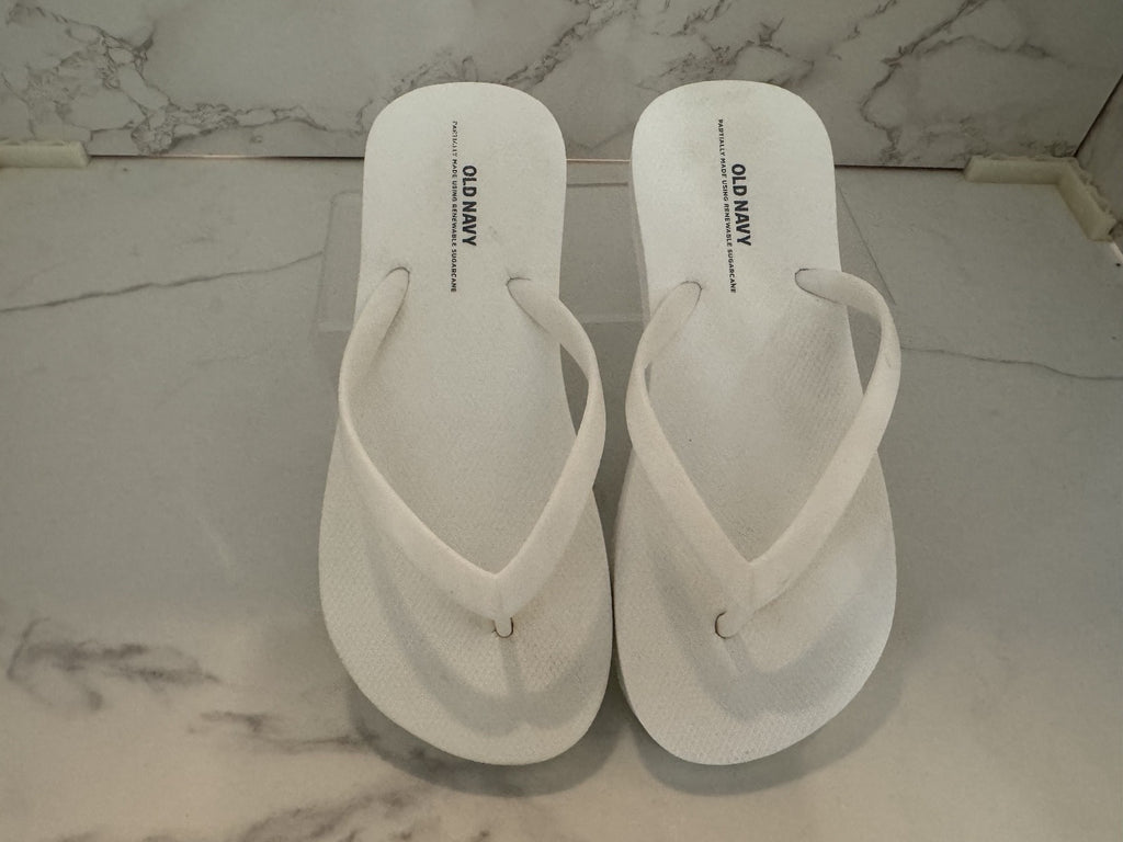 2 Pairs, Old Navy Flip flop Pink & White, Size 1-2 Pre-owned, Excellent Conditio