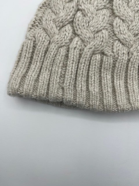 Under Armour Women's Knit Beanie Hat Cable Knit Gray OSFA Fleece Lined Pre-own