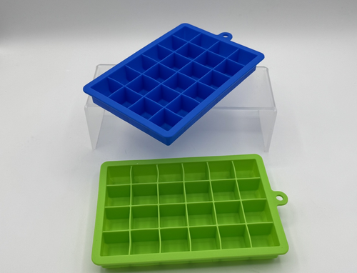 2 pk. Soft Silicone Ice cube Tray with PP Lid, BPA free 36 Cubes ea. GR/BL NEW