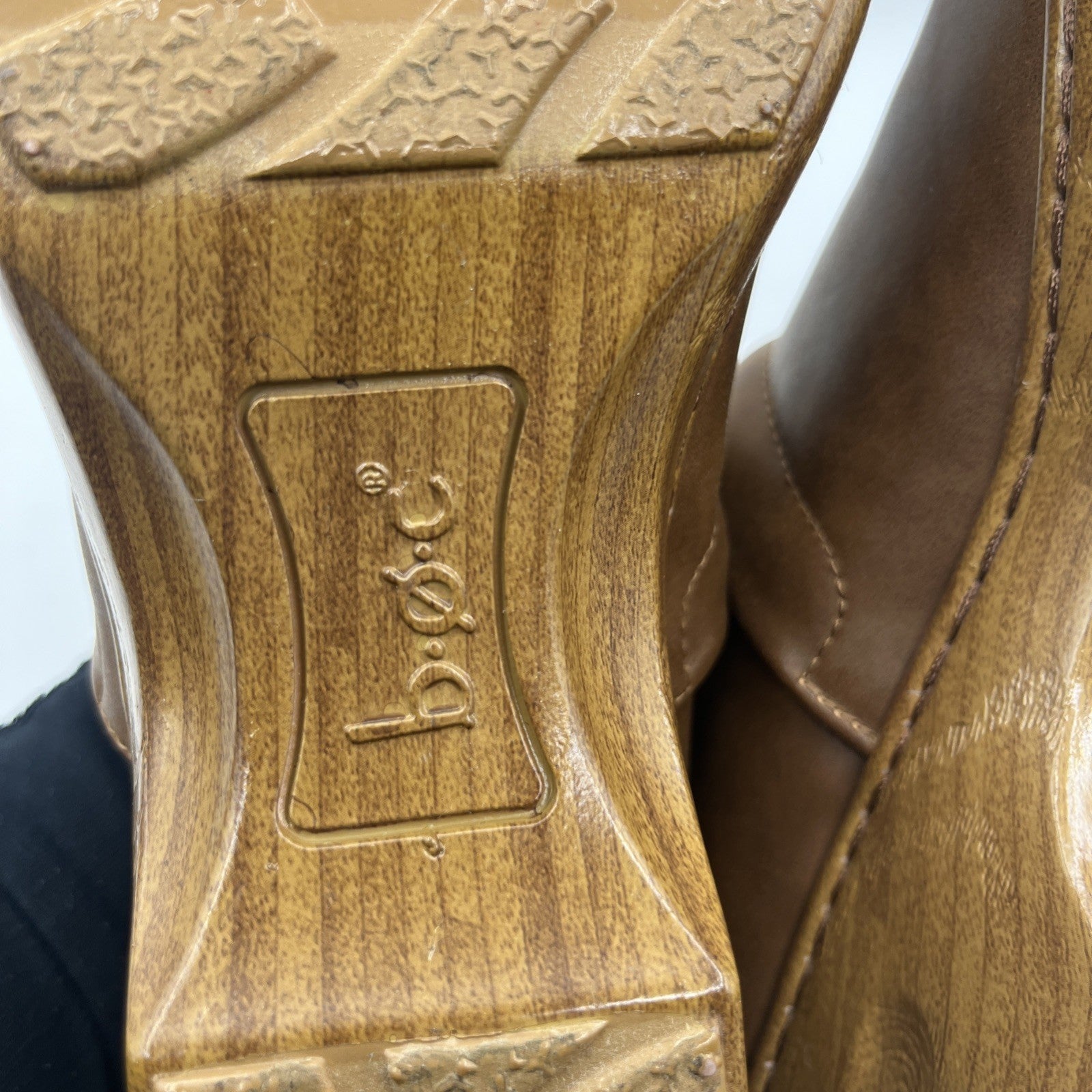 B.O.C Women's Peggy II Clogs, 10M, Slip-on Brown Leather, Pre-owned
